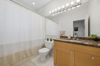 Closest Condo to The United Center 3 Bedrooms & Futon - 1