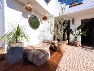 Farissi's Zawya Surf House - 9