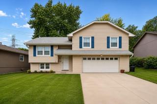 Spacious Family Home in Omaha - 5