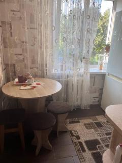 Comfortable 2-Bedroom Apartment Near City Center - 6
