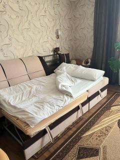 Comfortable 2-Bedroom Apartment Near City Center - 3