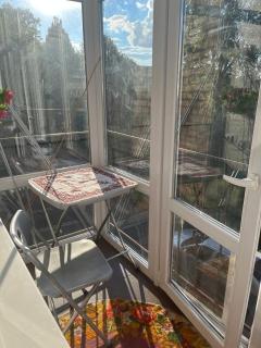 Comfortable 2-Bedroom Apartment Near City Center - 1