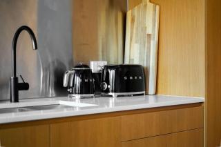 Boutique Apartment in Vibrant Collingwood - 7
