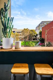 Boutique Apartment in Vibrant Collingwood - 4