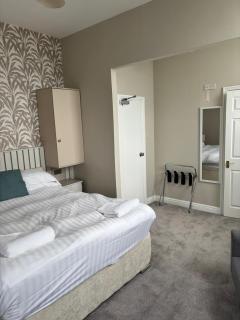Phoenix Court Hotel - 2