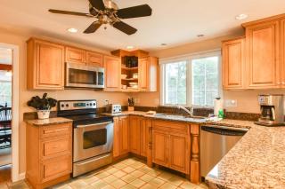 Beautiful Spacious Family Retreat w Pool - 4