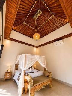 Daneswara Tropical Stay Bathtub Near Ubud - 1