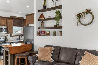 Red Canyon Casita-Brand New, Views, Hot Tub, Near Zion & Bryce - 7
