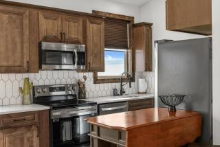 Red Canyon Casita-Brand New, Views, Hot Tub, Near Zion & Bryce - 3