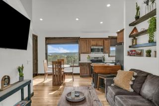 Red Canyon Casita-Brand New, Views, Hot Tub, Near Zion & Bryce - 1