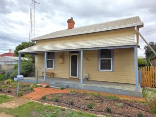 Cosy Cottage - 4