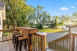 Lakefront Hot Tub Retreat w/ Mega Arcade - 7