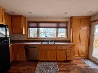 Lakefront Hot Tub Retreat w/ Mega Arcade - 2