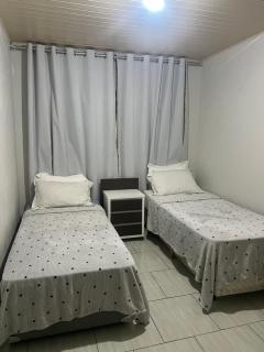 Casa inteira em terreno individual, pet friendly, vaga para 3 carros, wifi, home office - 1