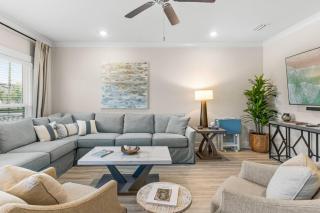 1370 W Government St - 3