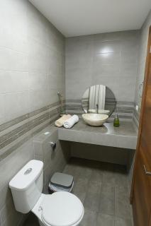 suite privada con vista a la ciudad cerca al terminal - 2