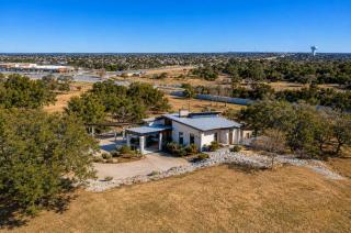 Private Hill Country Estate on 4 Acres l Pool - 2