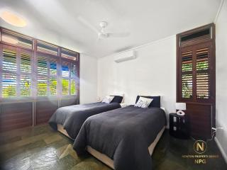 Wongalinga Beachfront Apt 1 - 2