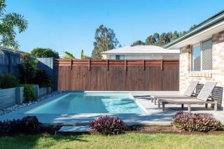 Theme Park Retreat - Sunlit Stillness by the Pool - Holiday Home - 9