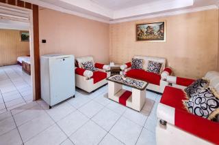 RedDoorz Plus at Hotel Griya Sakinah Cisarua Puncak - 2