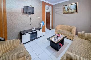 RedDoorz Plus at Hotel Griya Sakinah Cisarua Puncak - 1