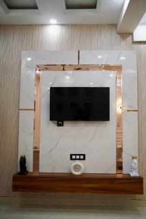The Golden Retreat LUXE 3BHK - 4