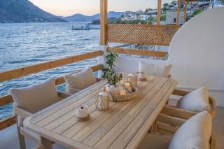 Seraphina Boutique Beachfront Stay - 7