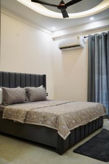 The Golden Retreat LUXE 3BHK - 9