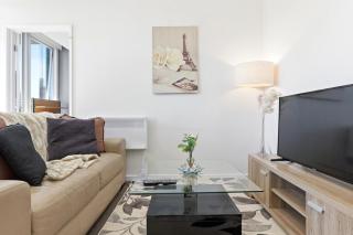 Luxury City Skyline Escape 2BR with Pool, Gym and Spa - 2