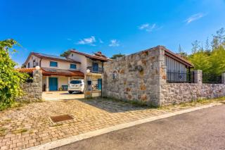 Villa Salamander Suite - Garden & EV charger - Happy Rentals - 0
