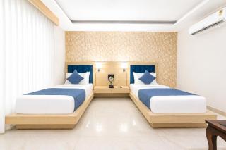 Hotel Holiday Grand - 1