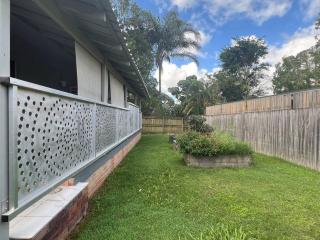3BR Cottage Home w/ Ample Parking - Holiday Home - 2