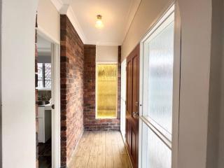 3BR Cottage Home w/ Ample Parking - Holiday Home - 4