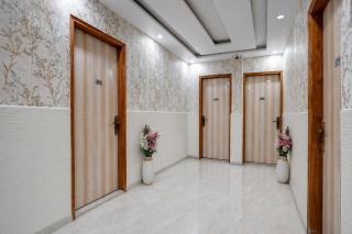 Restin Hotel Near Sector 63 & Sector 62 - 7