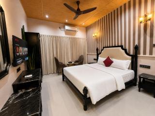 Guru Shikhar Heights - Highest Hotel in Mount Abu 5700 feet - 1