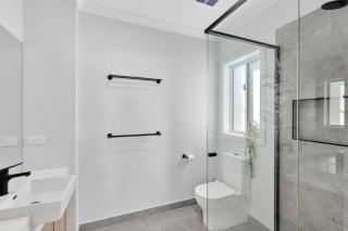 Yellow door pool retreat, 5 bedroom, 3 bathroom, heated pool, sleeps 12, close to adventure park, wineries, Bellarine Peninsula - Curlewis - 6