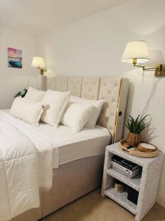 Luxurious white home retreat - 1