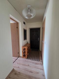 Cozy 3-bedroom home with fireplace and open-plan kitchen - 8