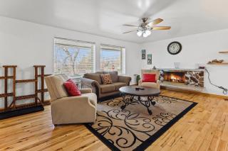 Cottonwood Heights Escape-Minutes to Trails and Views - 9