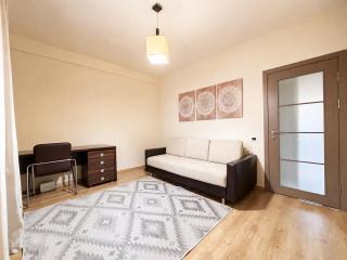 Spacious Central 2BR Apartment, Parking - 4