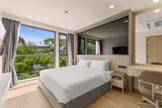 Ozone Laguna - 2 BR Condo - 8