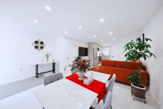 Modern Mountain View Villa - 4