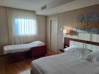 Breaking Business Hotel - 3