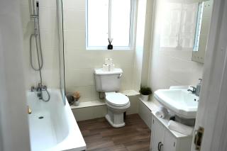 Charming Moseley Barn Conversion Home, Sleeps 4, With 2 Free Parking Spaces - 1