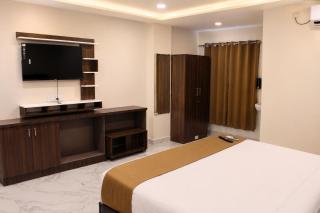 Hotel Livotel Near DLF Cyber City Gachibowli - 3