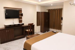 Hotel Livotel Near DLF Cyber City Gachibowli - 2