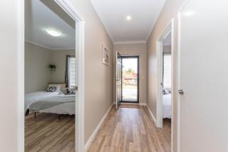Modern Perth House Near Airport Stadium & Shopping - 2