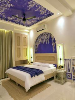 Indigo Luxury Bathtub Studio at Golf Course Rd - 7
