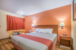 Rodeway Inn & Suites - 2