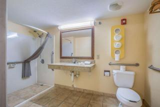 Rodeway Inn & Suites - 1